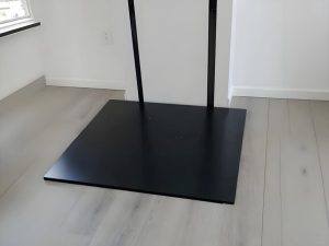 a safety lid to cover the elevator hole when the cab on lower floor